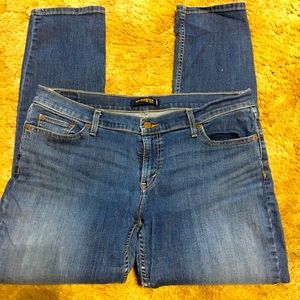 Women’s 524 Super Low Levi